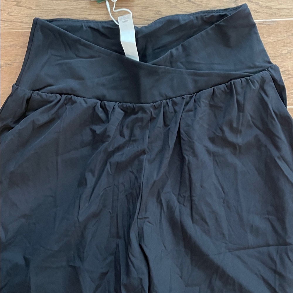 Halara Breezeful Black Crossover Waist Cropped Pants Medium NWT - Picture 2 of 6